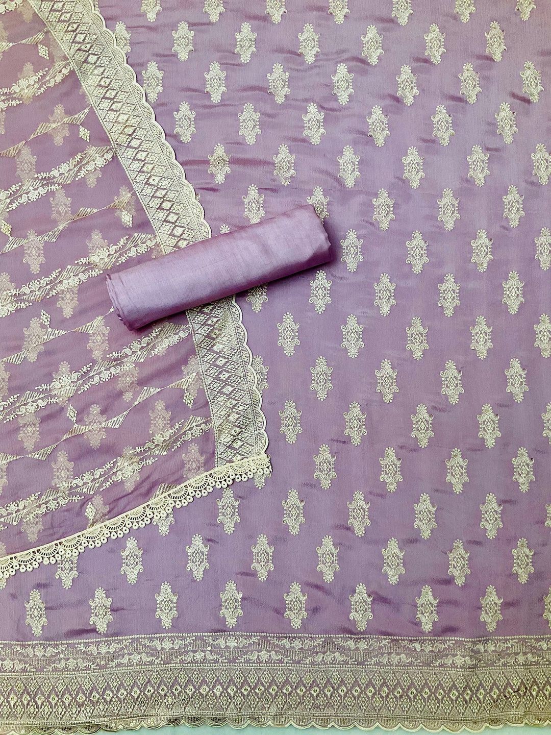 Chinnon Embroidered Unstiched Suit (47113)