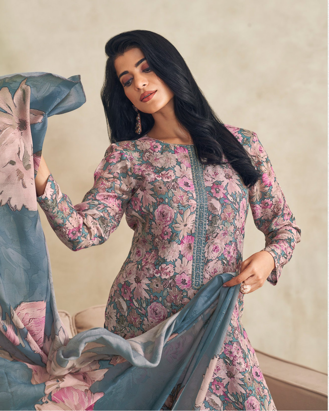 5005- Elegant Lavendar Muslin Suit Set with Delicate Floral Print & Dupatta